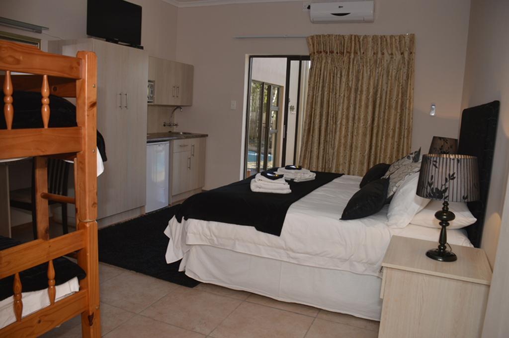 Two Bells Guest House بلومفونتين الغرفة الصورة