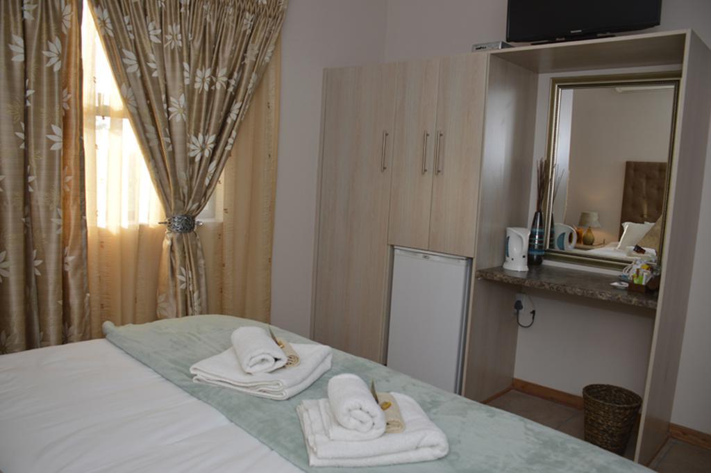 Two Bells Guest House بلومفونتين الغرفة الصورة
