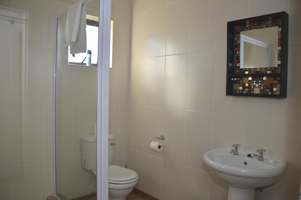 Two Bells Guest House بلومفونتين الغرفة الصورة