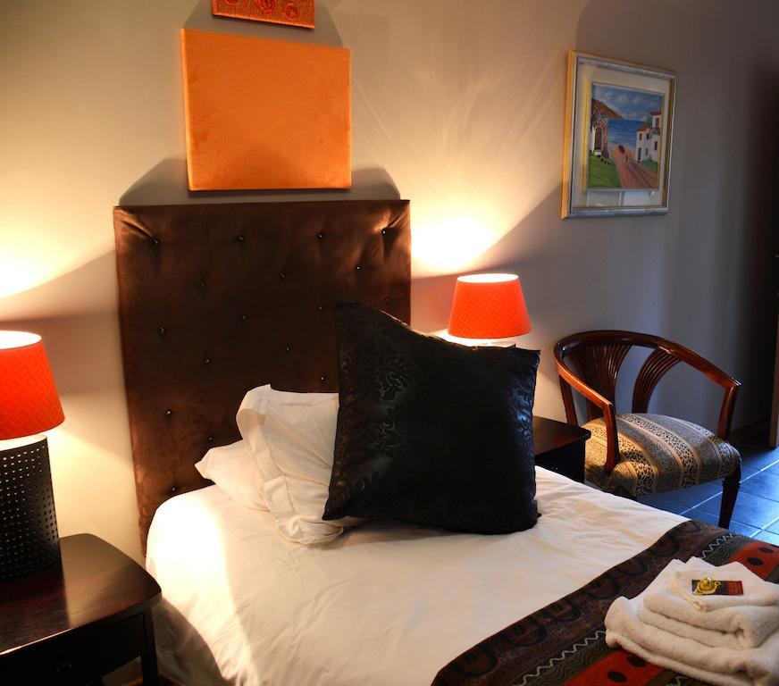 Two Bells Guest House بلومفونتين الغرفة الصورة