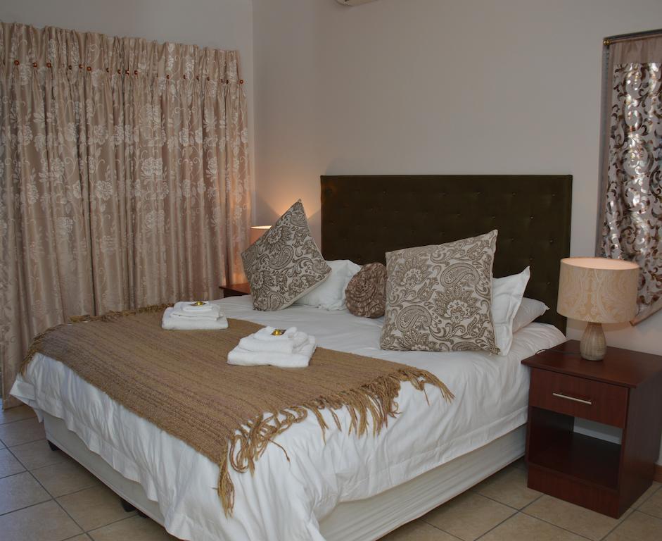 Two Bells Guest House بلومفونتين الغرفة الصورة